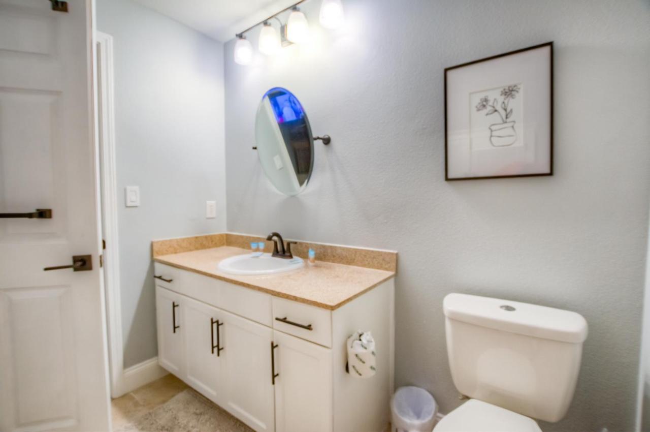 Brand New! Laketown Wharf 633! Amazing 3 Bd, Great Location, And Awesome Amenities! *