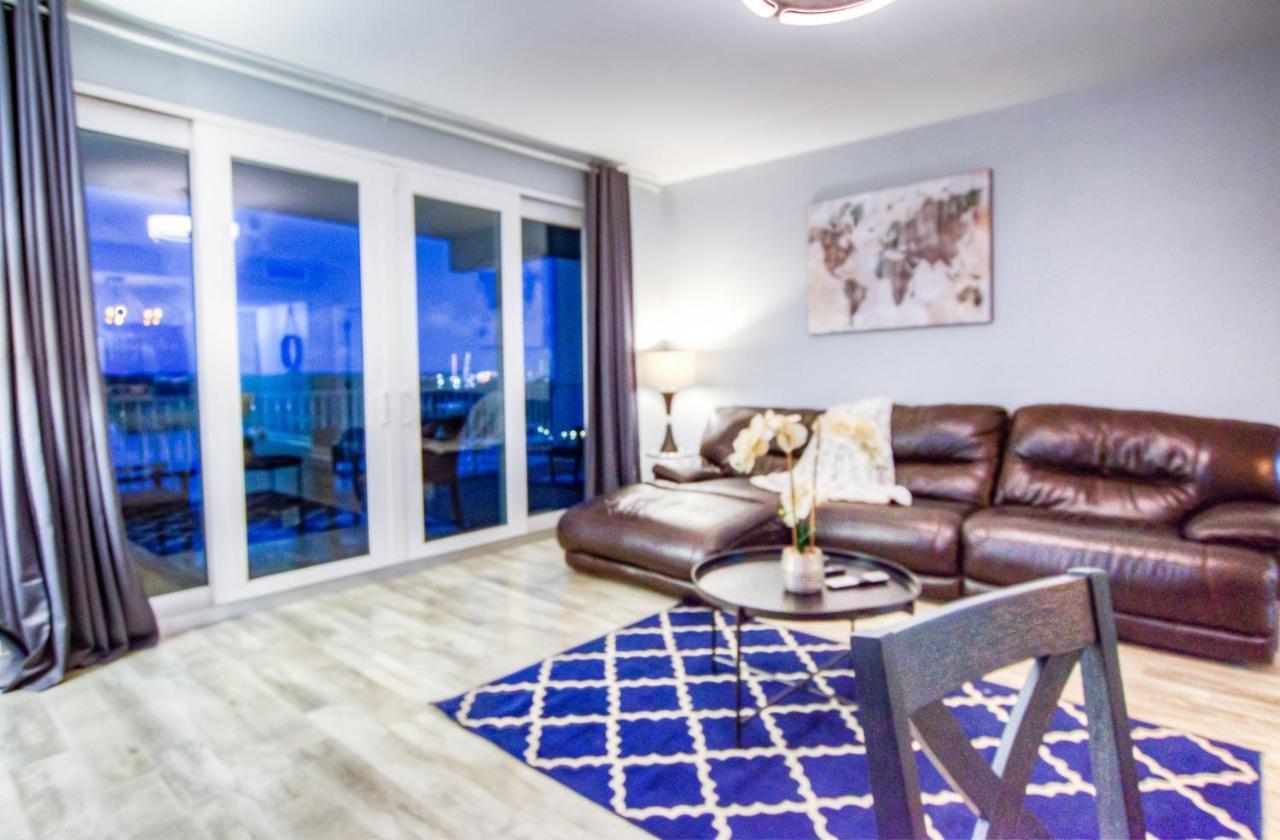 Brand New! Laketown Wharf 633! Amazing 3 Bd, Great Location, And Awesome Amenities! Holiday home